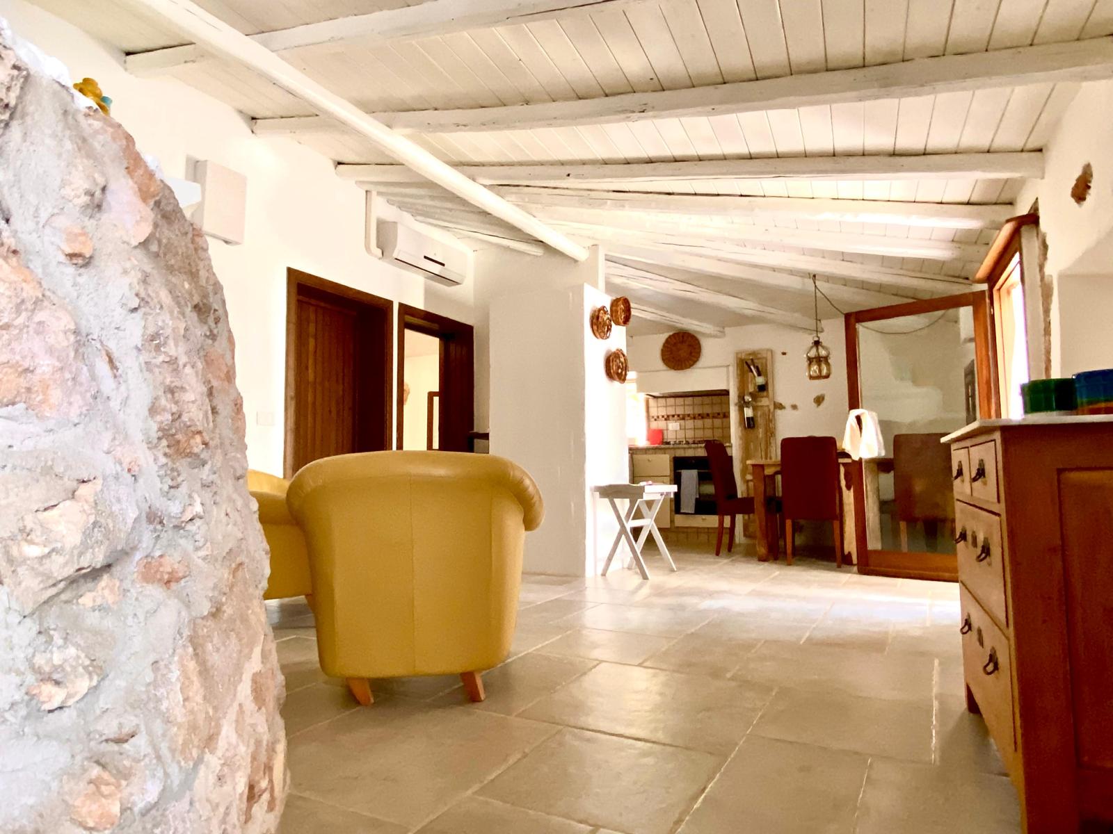 ImmoPuglia_Di Carlo Pia Caterina_ 27870885_salotto1